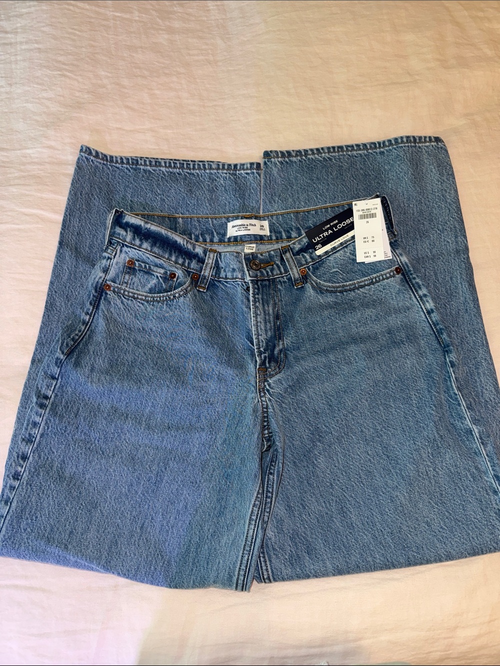 Abercrombie - Curve Love Low Rise Ultra Loose Jean - Picture 2 of 7